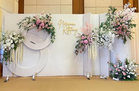 Birthday Backdrop Design, Backdrop Inspiration, Foto Booth, Beauty And The Beast Theme, Church Wedding Flowers, Engagement Decor, Wedding Background Decoration, Booth Wedding, Wedding Backdrop Design