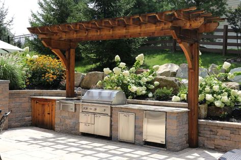 Small Outdoor Kitchen Ideas Simple, Pergola Kitchen, Kitchen Gazebo, Build Pergola, Kitchen Pergola, Cedar Patio, Hardscape Ideas, Backyard Plans, Pergola Outdoor