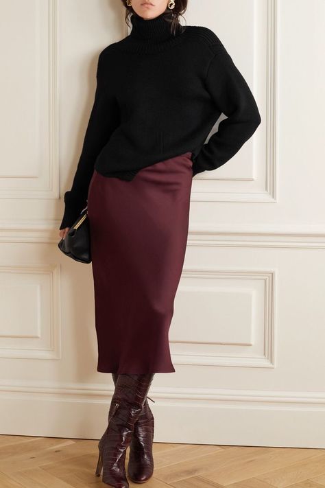 Satin Skirt And Sweater, Burgundy Skirt Outfit, Outfit Ideas Skirt, Burgundy Midi Skirt, Silk Skirt Outfit, Skirt Ootd, Skirt And Sweater, Satin Skirt Outfit, Burgundy Skirt