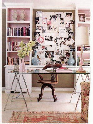 "This is Benton Weinstock's home office, as seen in House Beautiful, September 2005. We've all seen similar white bookcases and bulletin boards like this before, but note how decorator Ruthie Sommers mixed in a sleek sawhorse style desk (formerly her own) along with a glamorous lamp and accessories." - Style Court Girly Office, White Bookshelves, Pink Lamp, Pink Office, Casa Vintage, Creative Workspace, Bureau Design, Cool Office, Craft Room Office