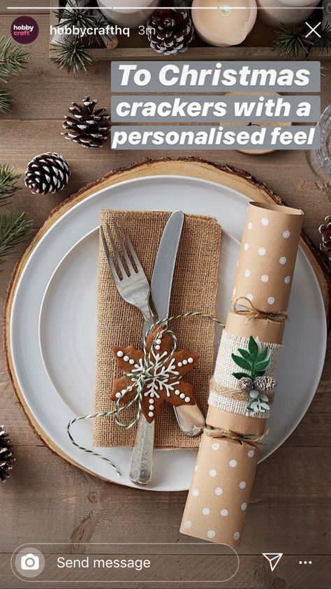 Cracker Ideas, Christmas Table Setting, Christmas Crackers, Beautiful Gift Wrapping, Christmas 2020, Elegant Christmas, Christmas Table Decorations, Christmas Decorations To Make, Christmas Table