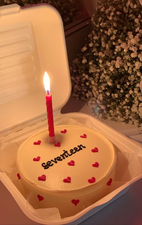 Birthday Foods, 17 Doğum Günü, Tårta Design, 14th Birthday Cakes, 15th Birthday Cakes, 17 Birthday Cake, 17 Birthday, 17th Birthday Ideas, Sweet 17