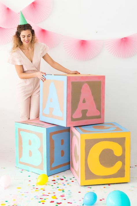 DIY Giant Baby Block Decorations Abc Party Decorations, Diy Letter Blocks For Party, Cardboard 1 Diy Birthday, Diy Blocks Decorations, Diy Baby Box Blocks, Diy Baby Blocks Decoration, Baby Blocks Baby Shower Diy, Diy Block Letters, Baby Blocks Decoration