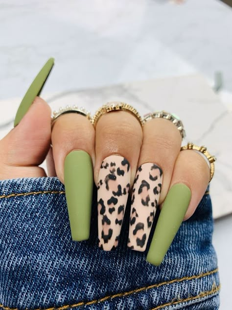 Leopard Print Nail, Leopard Nail Designs, Print Nail Art, Cheetah Print Nails, Set Nails, Mauve Nails, Coffin Nails Matte, Nails Matte, Leopard Print Nails