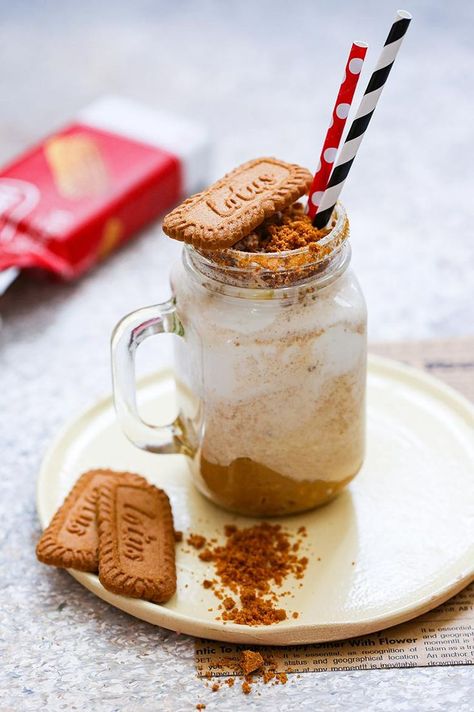 Lotus Milkshake, Biscoff Milkshake, Oreo Milkshake Recipe, Lotus Cookies, Lotus Biscuits, Biscoff Recipes, Best Milkshakes, Oreo Biscuits, Oreo Milkshake