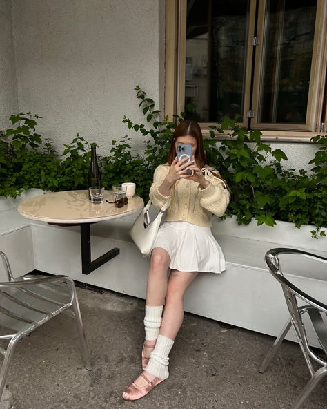 Balletcore Outfits Casual, Ballet Core Outfits Winter, Ballet Core Outfits, Ballerina Off Duty, Balletcore Outfits, Influencer Ideas, French Style Outfits, Coffee Shots, Ballerina Aesthetic