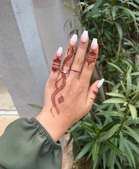 henna tattoo henna designs henna henna tattoos henna tattoo designs henna hand henna design henna tattoo design Simply Henna Design, Modele Henne Main Simple, Henna Facil, Henna One Finger, Henne Simple Main, Modele Henna Simple, Model Henna Simple, Henna With Nails, Henne Simple