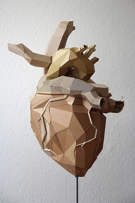 the heart Sculpture Cardboard, Paper Mache Wall Art, Cardboard Sculptures, Cardboard Art Sculpture, Bühnen Design, Mache Art, Cardboard Sculpture, Blue Inspiration, Sculpture Projects