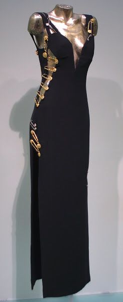 Vintage Versace Safety Pin Gown. Versace Black Dress, Black Versace Dress, Vintage Versace Dress, Versace Aesthetic, Safety Pin Dress, Versace Safety Pin, Vestidos Versace, Pin Dress, Versace 90s