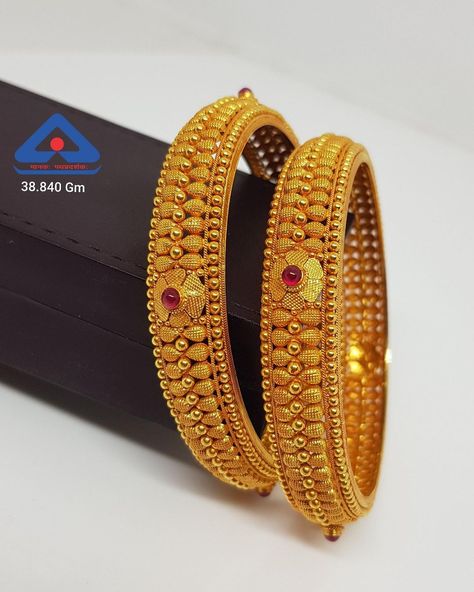 Patla Bangles Gold Antique, Temple Bangles Gold Jewellery, Bangles Design In Gold, Bangals Design In Gold, Antique Bangles Design, Temple Jewellery Bangles, Bangle Designs Gold, Antique Gold Bangles Design, Bangles Jewelry Designs Gold