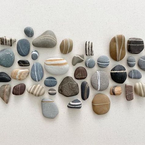 Rock Collection Display, Stone Pictures Pebble Art, Rock And Pebbles, Fantasy Collection, Pretty Rocks, Pebble Stone, Rock Decor, Stone Pictures, Sticks And Stones