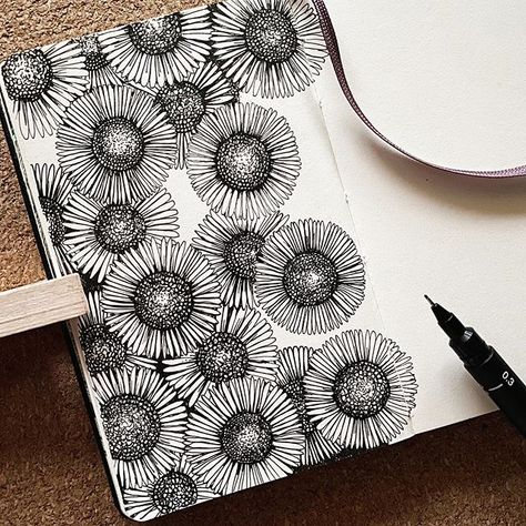 Alice (@alicelovesdrawing) • Instagram photos and videos Daisy Zentangle, Fineliner Art, Doodle Doodle, Doodle Art Flowers, Ink Doodles, Zen Doodle Patterns, Flower Drawing Tutorials, Pen Art Drawings, Zen Doodle Art