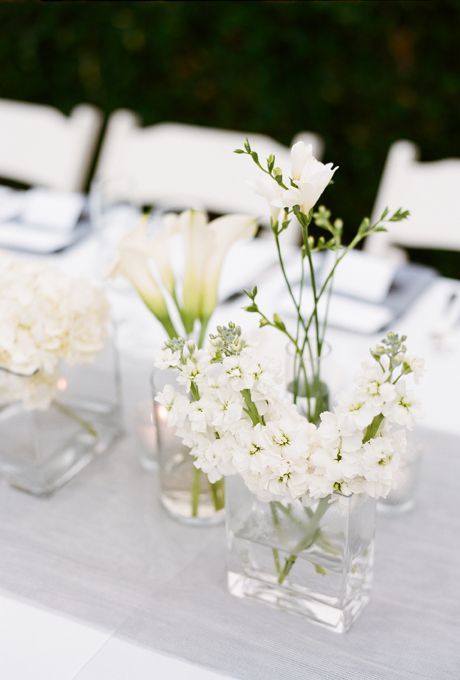 Simple Floral Centerpieces, Pretty Wedding Centerpieces, White Floral Centerpieces, Winter Wedding Centerpieces, Simple Wedding Flowers, Simple Wedding Centerpieces, Simple Elegant Wedding, Unique Wedding Flowers, Simple Centerpieces