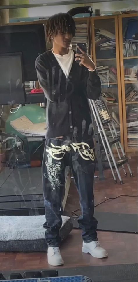 Ed Hardy Outfit, Cybery2k Fashion, Ed Hardy Jeans, Estilo Cholo, Streetwear Ideas, Fits Ideas, Dope Clothes, Guy Fits, Black Men Street Fashion