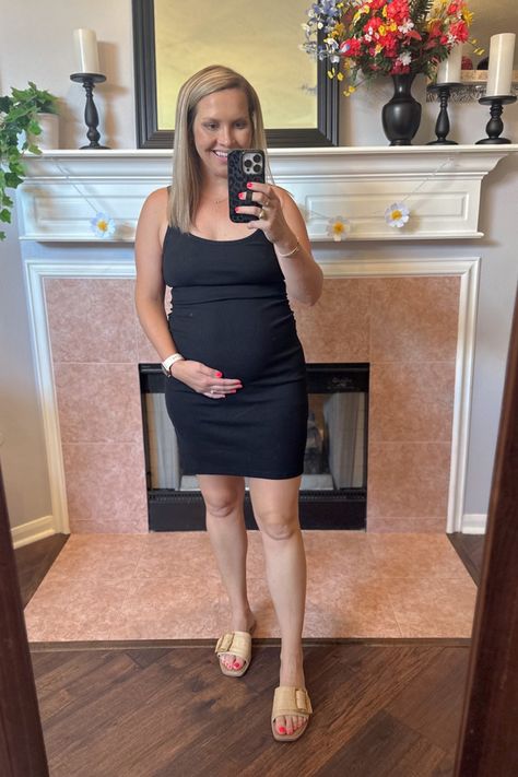 Bump friendly summer fashion finds from old navy Kim Wexler, Maternity Clothes Summer, Summer Pregnancy, Outfit Ideas Fashion, Bump Style, Maternity Shops, Navy Fashion, Summer Outfit Ideas, Maternity Clothes