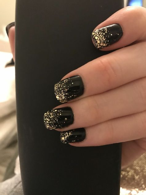 Black And Champagne Nails, Black And Gold Nails Short, Gold Tip Nails, Grad Nails, Gold Glitter Nail Polish, Nye Nails, Black Gold Nails, Black Nails With Glitter, New Years Nail Designs