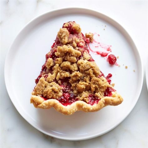 Cranberry Streusel Pie | "A delightfully tart cranberry pie with a yummy walnut streusel topping." #dessertrecipes #dessertideas #dessertdishes #dessertinspiration Best Summer Desserts, Cranberry Pie, Strawberry Rhubarb Pie, Thanksgiving Pies, Cranberry Recipes, Strawberry Pie, Strawberry Rhubarb, Crumble Topping, Thanksgiving Desserts