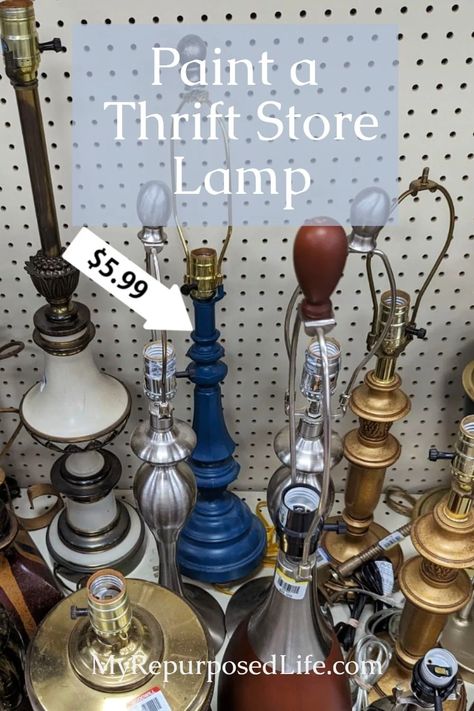 Tips on painting a thrift store lamp. What paint should you use? How many coats of paint. All your questions answered. via @repurposedlife Thrifted Lamp Makeover, Upcycle Lamp Base, Refinishing Lamps, Diy Lamp Makeover Spray Painting, Lamp Painting Ideas, Painting A Lamp, Upcycle Lamps, Lamp Makeover Ideas, Brass Lamp Makeover