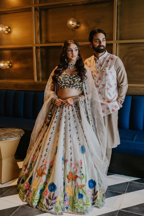 Carnival Wedding Outfit, Indian Beach Wedding Outfit, Haldi Outfits For Bride And Groom, Indian Designer Suits Party Wear, Choli Ideas, Sangeet Lehenga, Wedding Pieces, Carnival Outfit, Haldi Outfits