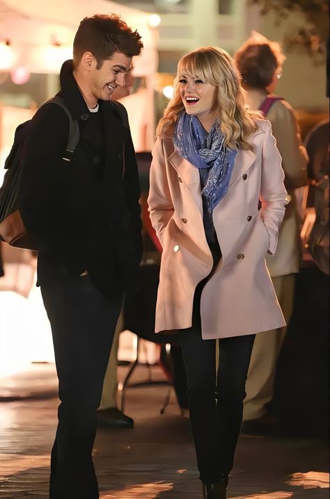 Stone Outfit, Peter And Gwen, Emma Stone Gwen Stacy, Emma Stone Andrew Garfield, Andrew Garfield Spiderman, Tessa And Scott, Garfield Spiderman, Bug Boy, Amazing Spiderman Movie