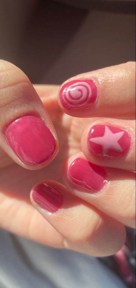 Natural Nail Designs Red, Simple Cute Acrylic Nails Almond, Nail Art Non Acrylic, Nail Looks For Short Nails, Unique Natural Nails, Red Jelly Nails Short, Nailspo Summer, Colored Nails With French Tip, Stubby Nail Designs