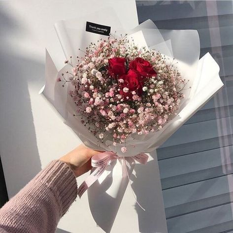 ℎ𝑜𝑛𝑔𝑝ℎ𝑒𝑡𝑐 ˎˊ˗ Flower Bouquet Diy, Seni Dan Kraf, Boquette Flowers, A Bouquet Of Flowers, Flowers Bouquet Gift, Beautiful Bouquet Of Flowers, Luxury Flowers, Diy Bouquet, Dried Flower Bouquet