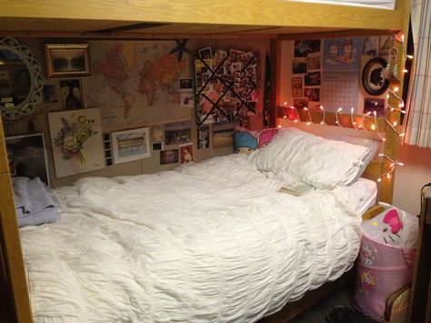 Bottom bunk Bottom Bunk Decor, Bottom Bunk Ideas, Bunk Bed Decor, Elegant Dorm Room, Unique Dorm Room, Cool Dorm, Bottom Bunk, Dorm Inspiration, Dorm Sweet Dorm