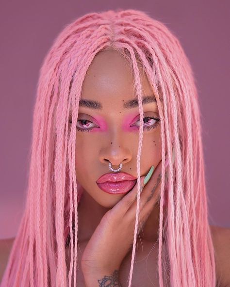 NYANE ® • 𝓎𝓊𝓃𝑔 𝓂𝑒𝓉𝓈𝒾 (@nyane) • Instagram photos and videos Pink Braids Hairstyles, Pink Hair Black Women, Braids Hairstyles Ideas, Pink Box Braids, Pink Braids, Cute Box Braids, Box Braids Hairstyles For Black Women, Cute Box Braids Hairstyles, Braids With Beads