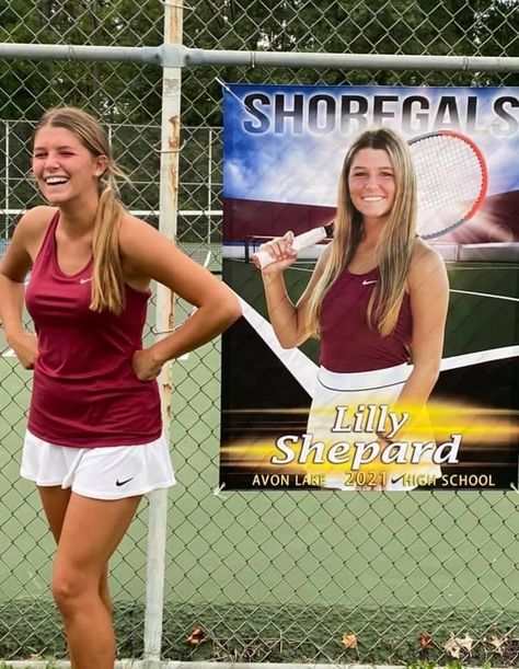 Tennis Banner Poses, Tennis Senior Banner Poses, Senior Cars, Tennis Senior Pictures, Team Picture Poses, Banner Pictures, Tennis Photoshoot, Senior Things, Senior Banner