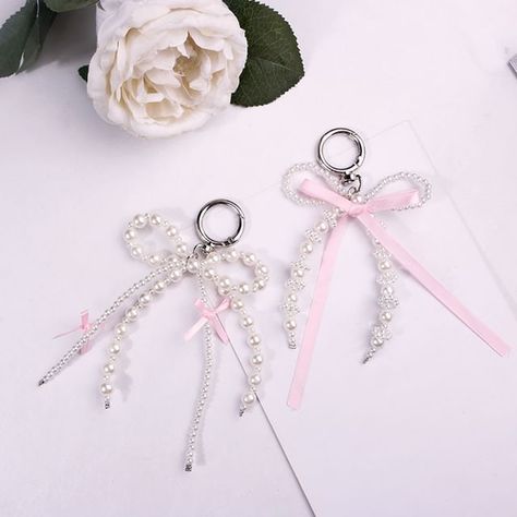 Keychain Pearls, Coquette Diy, Kawaii Hair Clips, Bow Keychain, Kawaii Hair, Shoes Charms, Pearl Bow, Bow Bag, Butterfly Knot