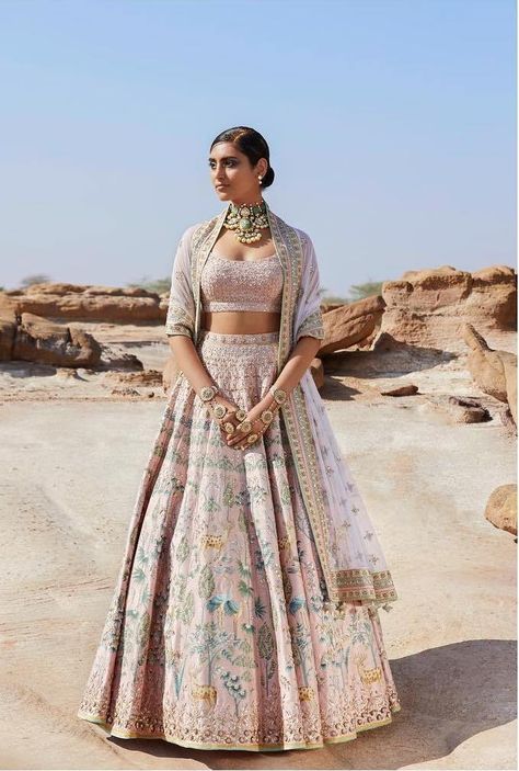 anita dogre lehenga Anita Dongre Lehenga, Orang India, Pengantin India, Nikkah Dress, Indian Outfits Lehenga, Wedding Lehenga Designs, Indian Bridal Lehenga, Anita Dongre, Traditional Indian Dress