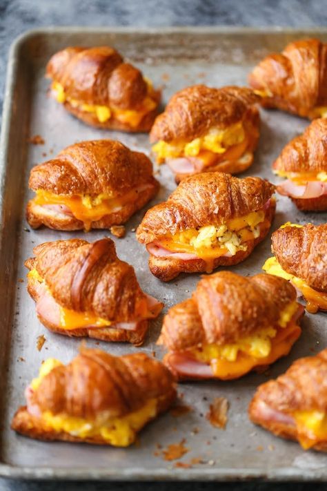 Make Ahead Croissant Egg Sandwich Recipe for Breakfast on the Go. Freezer friendly and so EASY and DELICIOUS. Great for kids or for a brunch party menu! Brunch Party Menu, Resep Makanan Beku, Croissant Breakfast Sandwich, Resep Sandwich, Menu Sarapan Sehat, Christmas Breakfast Recipe, Croissant Breakfast, Egg Sandwich, Breakfast Party