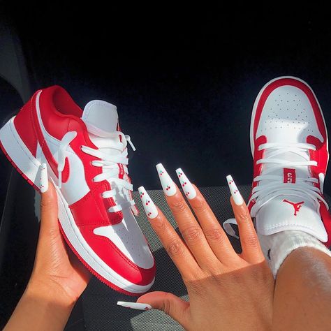 Jordan 1 Low Gym Red, Παπούτσια Nike Free, Buty Jordan, Обувь Air Jordan, Skor Sneakers, Jordan Shoes Girls, Custom Nike Shoes, All Nike Shoes, Shoes Sneakers Jordans