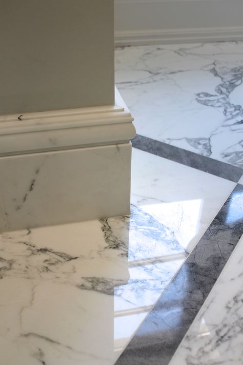 Marble Skirting Design Modern, Marble Edge Detail, Marble Skirting Design, Marble Skirting, Stone Skirting, Floor Skirting, Italian Marble Flooring, Marble Pattern Design, Marble Bathroom Floor