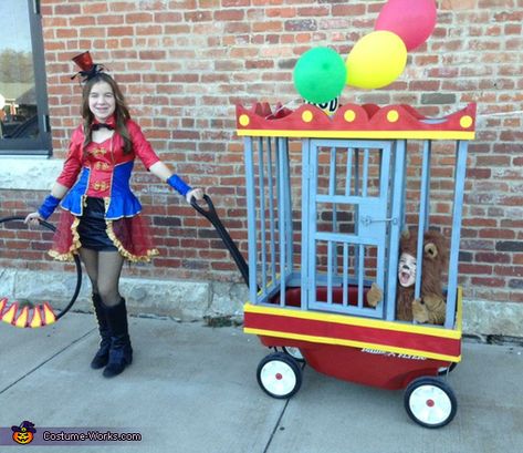 Wagon Costume, Lion Costume Diy, Circus Birthday Party Decorations, Lion Halloween Costume, Lion Halloween, Halloween Costum, Circus Lion, First Halloween Costumes, Ring Leader