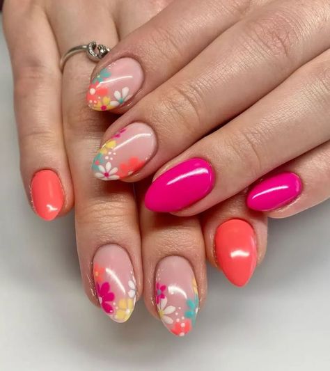 3 Things Your Nails Can Tell You About Your Health 2023 Nail Design | Spring Nail art Gel Floral Tip Nails, Summer Nails 2023, Engagement Nails, Nails Art Designs, Summer Gel Nails, Manicure Inspiration, Floral Nail Designs, Nails Makeup, Nails 2023