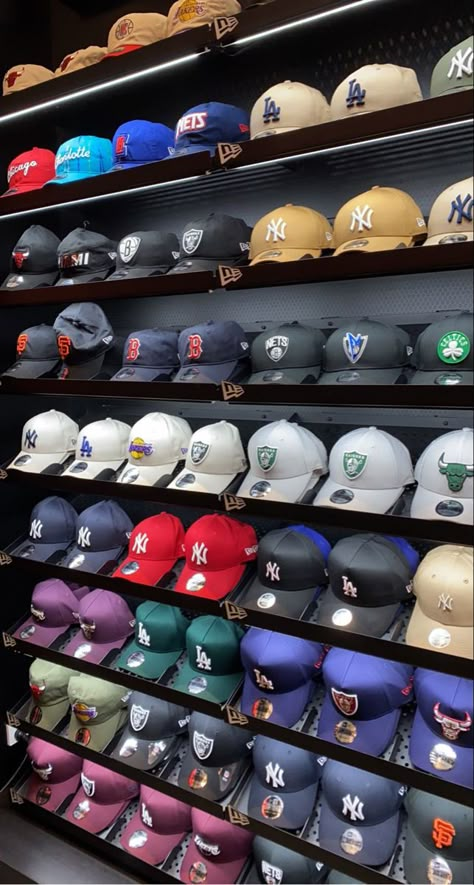 New Era Outfit, Ny Cap, Streetwear Caps, Cap Store, Swag Hats, Streetwear Hats, Yankees Cap, Shoe Room, Dope Hats