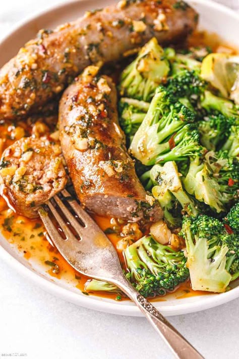 Garlic Butter Sausages and Broccoli Skillet - #sausage #broccoli #recipe #eatwell101 - This easy sausage and broccoli skillet recipe is super nourishing and easy to make - On the table in 25 minutes. - #recipe by #eatwell101 Keto Chicken Sausage Dinner Ideas, Paleo Chicken Sausage Recipes, Fresh Sausage Recipes Meals, Reduced Carb Meals, Chicken Sausage Ideas, Italian Sausage And Broccoli Recipes, Sausage Recipes For Dinner Keto, Kilbasa Sausage Recipes Healthy Low Carb, Fresh Pork Sausage Recipes