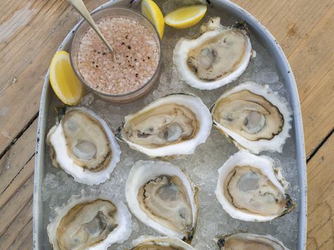 Oysters on the Half Shell with Rosé Mignonette | Great oysters are delicious "naked," as Island Creek founder Skip Bennett says, but sometimes chef Jeremy Sewall dresses them up with a mignonette (vi... Mignonette Recipe, French Snacks, Island Creek Oysters, Oysters On The Half Shell, French Appetizers, Vinegar Sauce, Best Oysters, Grilled Oysters, Christmas Meals