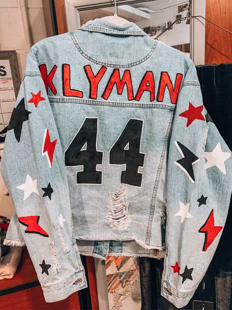 Custom hand painted denim. Perfect for any occasion! Check out my insta @pipers_paintshop Painted Denim Jacket Football, Jean Jacket Painted Football, Painted Football Jean Jacket, Nfl Denim Jacket, Senior Denim Jacket, Senior Jean Jacket Painted, Football Denim Jacket, Painted Jean Jacket School Spirit, Painted Spirit Jeans