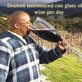 Doctors recommend one glass of #wine per day. #funny One Glass Of Wine, A Glass Of Wine, Humor Grafico, Wine Humor, Wine Time, Glass Of Wine, Health Advice, Wine Making, Bones Funny