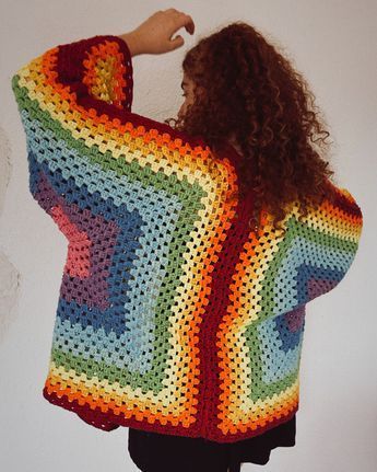 Free crochet pattern for this simple yet eye-catching rainbow hexagon cardigan <3 Rainbow Cardigan Crochet Pattern, Hexagon Cardigan Crochet Pattern, Easy Crochet Cardigan Pattern, Hexagon Cardigan Crochet, Easy Crochet Cardigan, Hexagon Crochet Pattern, Hexagon Cardigan, Yarn Clothes, Crochet Cardigan Free