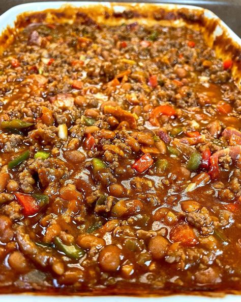 Trisha Yearwood's Baked Bean Casserole, Trisha Yearwood Baked Bean Casserole, Trisha Yearwood Baked Beans, Bean Casserole Recipes, Baked Beans With Hamburger, Pork And Beans Recipe, Baked Bean Casserole, Legume Recipes, Southern Baked Beans