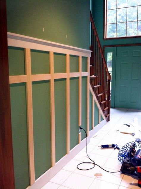 40 Simple Yet Classic Wainscoting Design Ideas - Bored Art Wainscoting Ideas, Wainscoting Bathroom, Wainscoting Styles, Diy Wainscoting, Board And Batten, Wainscoting, Craftsman Style, Room Lights, Moldings And Trim