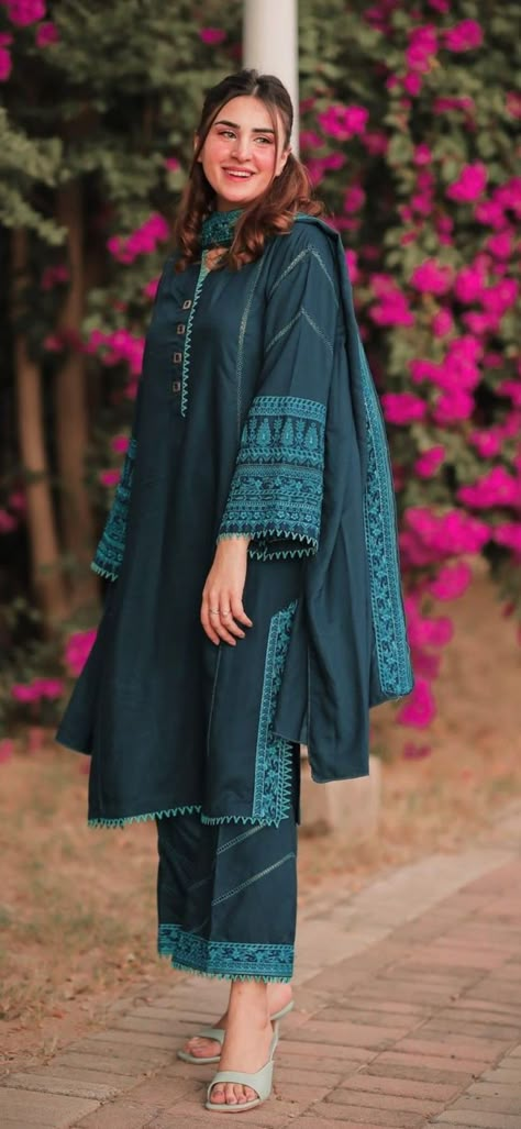 Pakistani Dresses Casual Simple Stylish, Simple Eid Outfit Ideas, Simple Eid Outfits, Eid Outfits Pakistani, Pakistani Frocks, Eid Outfit Ideas, Trendy Outfits Indian, Fancy Dresses Party, Pakistani Fashion Casual