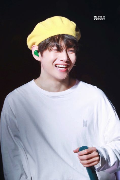 190504 BTS SPEAK YOURSELF LA D1 @ ROSEBOWL V And Jin, Taehyung Smile, V Smile, 얼굴 그리기, V Bts Wallpaper, V Cute, Kim Taehyung Wallpaper, Daegu, V Taehyung