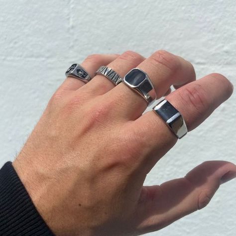 Guy Silver Rings, Men Rings Ideas, Mens Aesthetic Accessories, Onyx Rings For Men, Signet Ring Men Aesthetic, Knuckle Rings For Men, Male Silver Ring, Silver Male Rings, Thick Rings Men