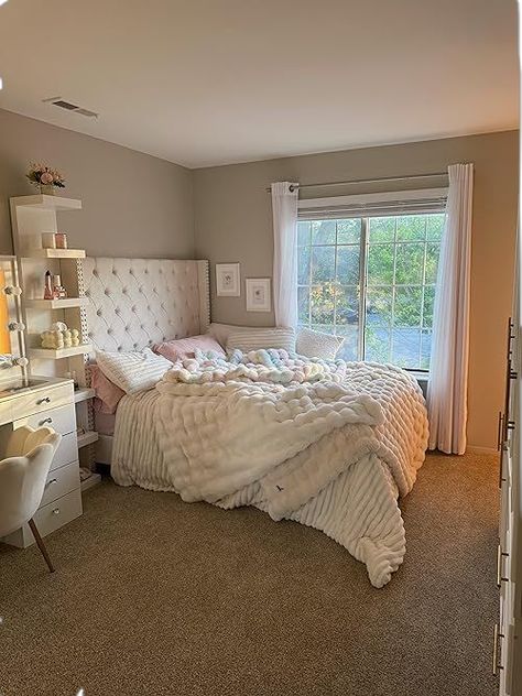 Anna Schottin, Making Bed Aesthetic, Double Bedroom Ideas, Cute Beds, Dream Sleepover, Coquette Theme, Comfy Beds, Bedroom Ideas For Small Rooms Cozy, Dorm Bed