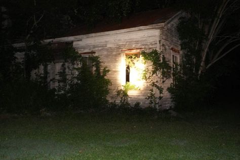 Flickr / J.B. Hill Scary Myths, True Creepy Stories, Real Life Horror Stories, Haunting Hour, Haunting Stories, Paranormal Stories, Creepy Houses, Strange Events, Strange Tales