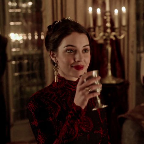 Mary Stuart Reign, Adeline Kane, Evil Princess, Aquarium Pictures, Reign Tv Show, Reign Mary, Anna Popplewell, Reign Dresses, Androgynous Models